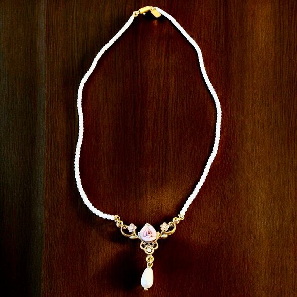 Vintage 1928 Faux Pearl Porcelain Rose Beaded Necklace Gold Tone - Picture 6 of 9